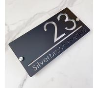 Targhetta per numero civico da esterno, design sospeso, targa moderna in acrilico tagliato al laser 3D con nome stradale (nero e argento)