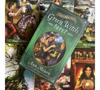 Tarocchi della Strega Verde, un mazzo di tarocchi classico adatto ai principianti, con immagini raffinate e superfici delle carte lisce. Carta tessile