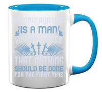 Tazza in ceramica con scritta in inglese "A Conservative is a Man who Believes That Nothing Should be Done for The First Time", colore: azzurro