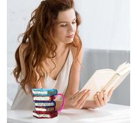 Tazza Libro Dipinta, Tazza Colorato con Pila di Libri Libresca, Porta Bevande Calde o Fredde e Accessorio Lettura per Amanti della Letteratura, Lettori, Insegnanti, Scrittori e Topi