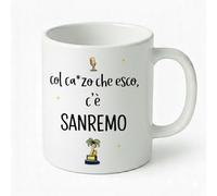 Tazza Mug Divertente "COL CA*ZO CHE ESCO, C'E' SANREMO" | Idea Regalo Originale Amica, Collega, Compleanno | Tazza Ceramica 335ml | Resistente a Lavastoviglie e Microonde | Gadget Musica Festival