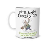 Tazza Regalo Pensione in Ceramica Mug Personalizzata con Nome Versione Uomo - Batti le mani schiocca le dita sono in pensione per tutta la vita - Idea Regalo - Pensionamento - Colleghi - Pensionato