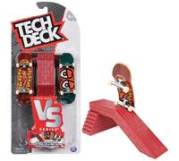 Tech Deck Mini Skate FINGERSKATE VERUSUS Series Confezione da 2 Mini Skate Assortiti e Un ostacolo, per Bambini dai 4 Anni in su