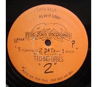 Techno-Babes - "2" : 3 Turntables 2 DATs And 1 Mixer!...