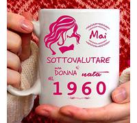 Tee Design Tazza 1960 Compleanno Donna 65 Anni, Idea Regalo Mai Sottovalutare una Donna nata nel 1960 - Tazze per Regali Divertenti - Gadget Divertente