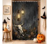 Tenda da doccia con teschio gotico e lanterna, decorazione per Halloween | Accenti di lanterne vintage, motivi rustici di zucche, texture nebbiosa nebbia, atmosfera gotica, decorazione per la casa