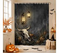 Tenda da doccia con teschio gotico e lanterna, decorazione per Halloween | Accenti di lanterne vintage, motivi rustici di zucche, texture nebbiosa nebbia, atmosfera gotica, decorazione per la casa