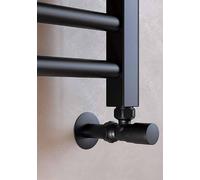 Termoarredo in nero opaco completo di valvola e detentore, testa termostatica e adattatore per tubo multistaro 16x2 mm, mensole per fisaggio a muro tutto in nero opaco (690 x 500)