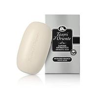 Tesori d'Oriente, Mirra Saponetta Profumata dalle Note Legnose, Schiuma Soffice e Cremosa a Base Vegetale, Deterge con Delicatezza, Lascia la Pelle Morbida e Vellutata, 125gr