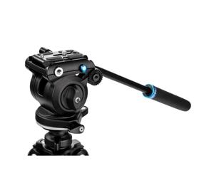 Testa video fluida Benro S2 PRO con base piatta, carico massimo 2,5 kg, attacchi accessori da 1/4“-20, attacco testa da 3/8”-16, con braccio panoramico (S2PRO)