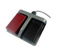 TFS65 Dual Foot Switch Connettività affidabile per giochi e gestione delle apparecchiature (C)