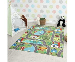 the carpet Happy Life - Tappeto da gioco per bambini, lavabile, con immagine di una strada che attraversa una città e automobili, sfondo verde, 100 x 200 cm.