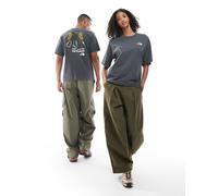 The North Face - Explore Gear - T-shirt grigio slavato unisex vestibilità comoda con stampa sulla schiena S