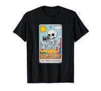 The Photographer Tarot Skeleton Card Design Artistic Camera Maglietta