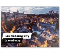 The Skyline of Luxembourg City at Night. Il centro storico di Lussemburgo è un patrimonio mondiale dell'UNESCO. Abbazia di Neumünster, le rive del fiume Alzette nella città bassa, conosciuto, design