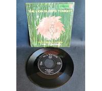 The Tokens - the lion sleeps tonight 45 rpm single