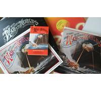 THE WAR OF THE WORLDS - THE WAR OF THE WORLDS, Jeff Wayne's musical version. BOX SET. Very rare.First UK pressing. 1978. Matrix.A7, B4, A7, B8.Record label: CBS