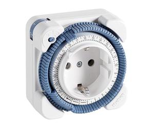 Theben 0260030 timer 26 timer da presa analogico giornaliero | 1 canale, meccanico, 96 segmenti di commutazione, inserimento minimo 15 min, 400 W LED, Schuko, preselezione manuale