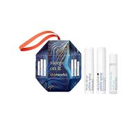 This Works Sleep On It Kit - Plus Pillow Spray, Deep Sleep Pillow Spray & Stress Check Roll-On (5 ml ciascuno) - Mini set con lavanda, eucalipto e incenso