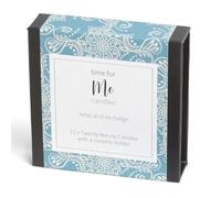 Time for Me Candles (wrap) di Cotton & Grey. 12 candele in cera d'api pura e un supporto in ceramica. Rilassati e ricaricati. Calma la tua mente nel caldo bagliore di lume di candela con venti minuti