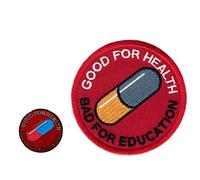 Titan One Europe - Pin + Patch Set: Akira Good For Health Bad For Education Pin Spille + Toppa Ricamato Termoadesivo