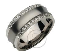 Titanio Anello Corte a Forma Di Multi Eternity Zirconia Cubica Design 9mm Fascia