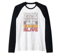 Today's Mission Keep The Tiny Humans Alive Maglia con Maniche Raglan