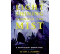 Tom Mathews Light Shining Through the Mist (Copertina rigida) Photobiographies