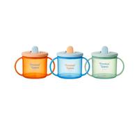 Tommee Tippee First Cup, tazza da 190 ml, antigoccia, per bambini dai 4 mesi in su, con beccuccio ribaltabile a flusso libero e manici facili da impugnare, arancione, blu e verde, confezione da 3