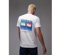 Tommy Jeans - T-shirt bianca con stampa di bandiera effetto sfumato sul retro-Bianco 50