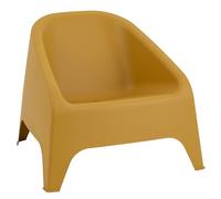 Toomax Poltrona Matera giallo ocra 75,5x78,5x67 cm, poltrona moderna da giardino con design ergonomico in plastica riciclata ideale per uso interno ed esterno, leggera e facile da spostare
