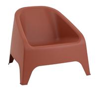 Toomax Poltrona Matera terracotta 75,5x78,5x67 cm, poltrona moderna da giardino con design ergonomico in plastica riciclata ideale per uso interno ed esterno, leggera e facile da spostare