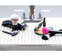 Top-it Tappetino per lavello per più spazio sul bancone. Copertura per lavello arrotolabile. Idee natalizie. Tappetino organizer per trucchi. Accessorio indispensabile per il bagno. … (bianco)