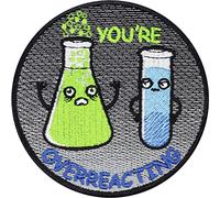 Toppa ricamata ferro o cucitura con frase divertente | Stai esagerando | Scienza Chimica reazione chimica Adesivo Regalo | Applicazione fai da te da cucire/stirare | Patch Biker | 80x80mm