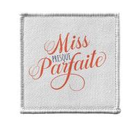 Toppa termoadesiva da indossare 7 x 7 cm, motivo: Miss Quasi perfetta regalo fidanzata - Patch da stirare per riparazione o personalizzazione - Borsa jeans stampata in Francia