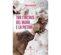 Tra l'incavo del muro e la pietra