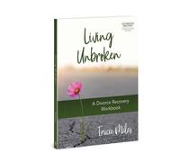 Tracie Miles Living Unbroken - Includes 7-S (Tascabile) Interactive Bible Study