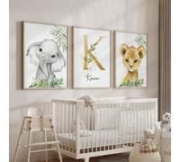Tre tele dipinte con animali della giungla personalizzate con nomi, raffiguranti elefanti e leoni, in stile bohémien nordico. Perfette per le camere dei bambini, questi murales senza cornice o con cor