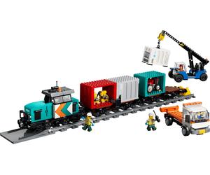 Treno merci portuale con gru e camion