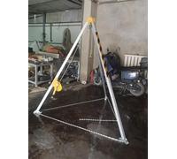 Treppiede in lega di alluminio resistente con verricello autobloccante da 544,3 kg, sistema di salvataggio di emergenza per spazi ristretti, include cintura di sicurezza, durevole e affidabile per i