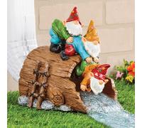 Trio Di Gnomi Che Giocano Con Il Tubo Di Scarico Del Giardino Statua