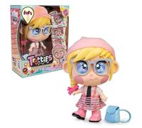 Trotties - Lucy, bambola Trottie da Londra, bambole della serie di cartoni animati, con accessori: uno zaino e una mappa, per bambine e bambini dai 3 anni, Famosa (TFT02000)