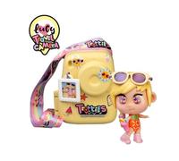 Trotties - Mini Travel Camera - LUCY, borsa a forma di macchina fotografica con mini bambola Lucy, per bambine/I dai 3 anni, Famosa TFT21100