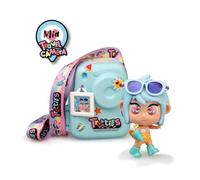Trotties - Mini Travel Camera - MIA, borsa a forma di macchina fotografica con mini bambola Mia, per bambine/I dai 3 anni, Famosa TFT21300