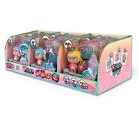 Trotties - Travel Outfits Mini MIA, 1 Mini Bambola, Vestiti Colorati Fantasia e Accessori Unicorno, Adesivi e Mappa di collezione, 3 Modelli Differenti, +3 anni, Famoso (TFT06200)