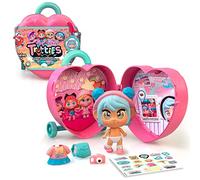Trotties - Trolley Mini MIA, piccola valigetta con 1 bambola, vestiti e accessori, 2 scenari di sfondo e adesivi, conservare e trasportare tutte le parti, 4 modelli, +3 anni, famoso (TFT05200)