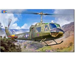 Trumpeter 1/35 USA UH-1B Huey Plastic Model 05111 (elicottero)