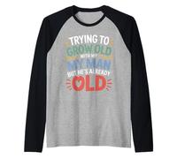 Trying To Grow Old with My Man But He's Already Old - Maglia con Maniche Raglan