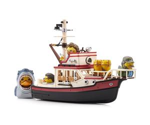 TUBBZ Jaws Modello di barca orca galleggiante da collezione - Playset da bagno - Include Bruce lo squalo e le mini figure di Quint, Hooper e Brody Duck