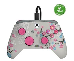 Turtle Beach Rematch Advanced Cherry Blossom Controller da gaming con cavo per Xbox e PC. Con licenza per Xbox con pulsanti rimappabili, grilletti sensibili e comandi audio